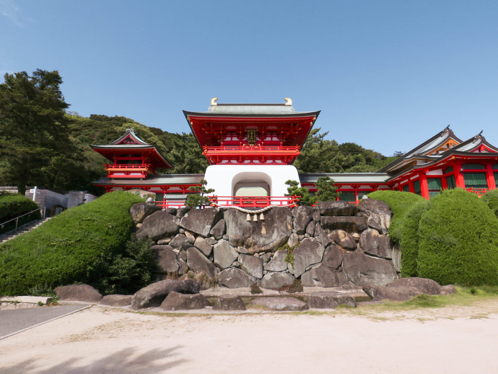 下関市 安徳天皇を祀る赤く美しい神社 赤間神宮への行き方 御朱印 写真集 Hop Step Trip